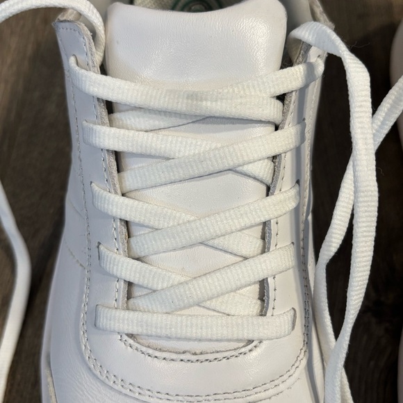 Sleek White Women's Sneakers - Picture 11 of 13